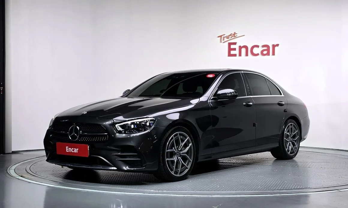 Mercedes-Benz E-Class — фото 1