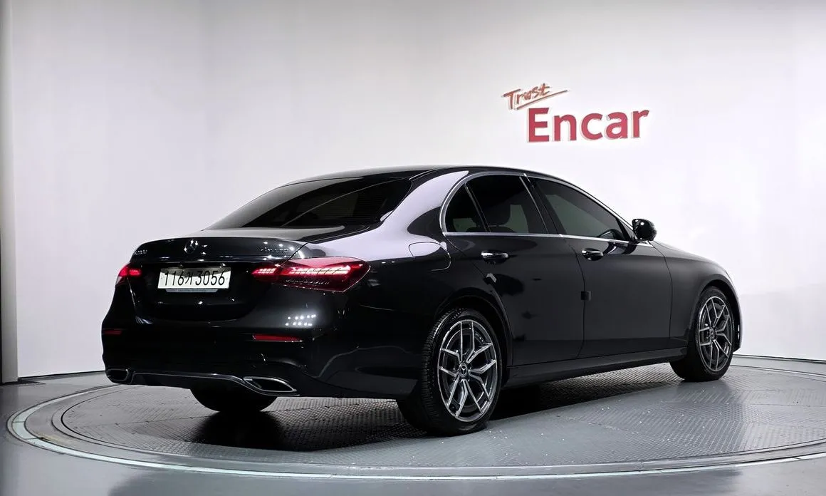Mercedes-Benz E-Class — фото 10