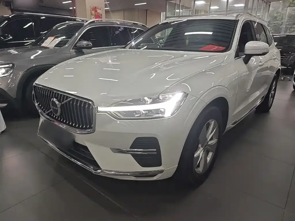Volvo XC60 — фото 1