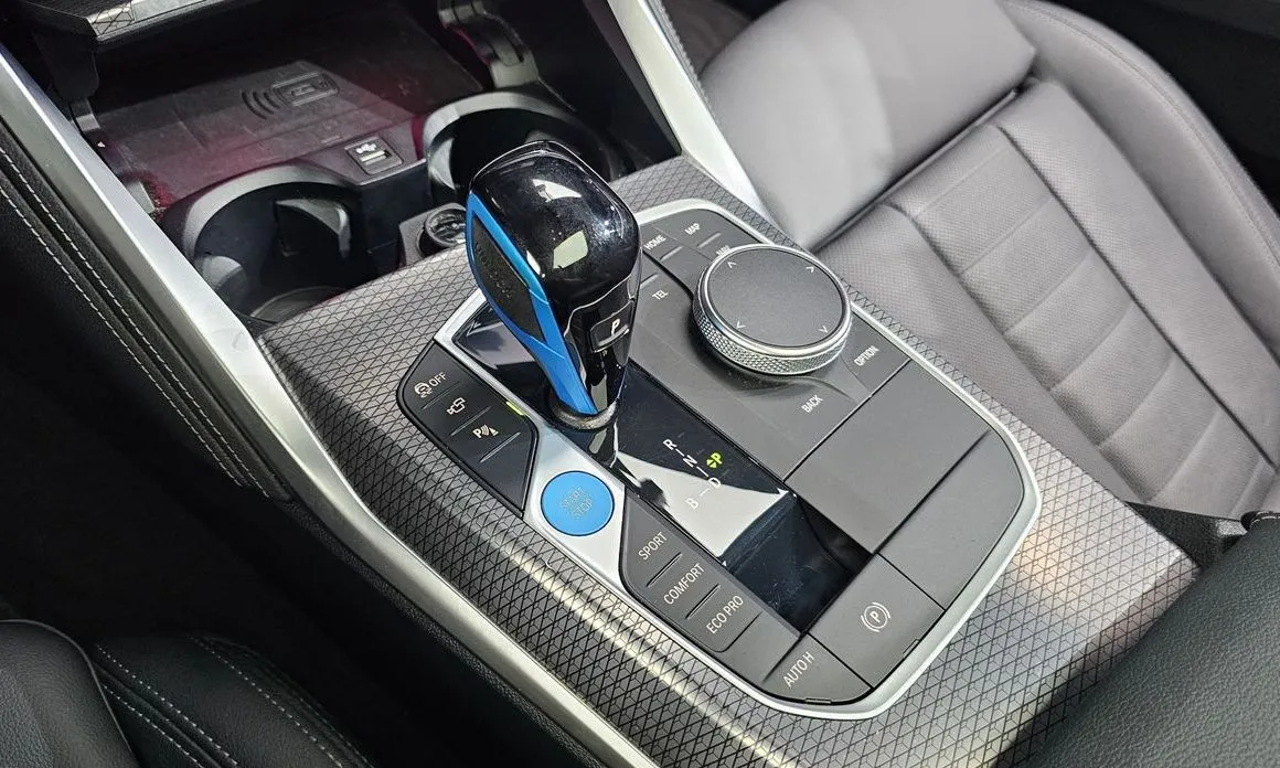 BMW i4 — фото 6