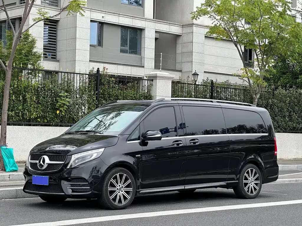Mercedes-Benz V-Class — фото 1