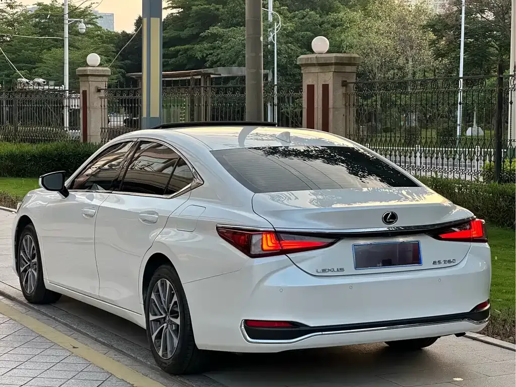 Lexus ES — фото 5