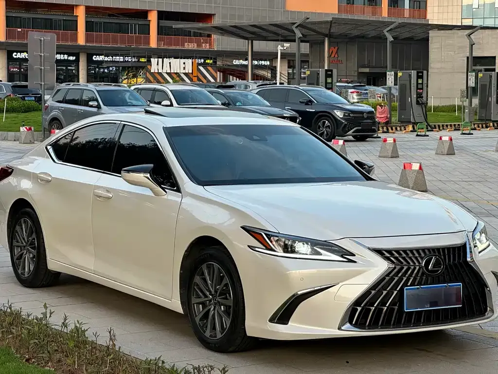 Lexus ES — фото 10