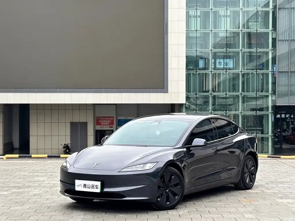 Tesla Model 3 — фото 1