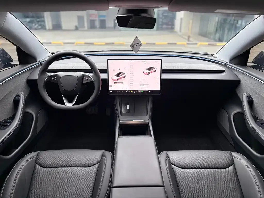 Tesla Model 3 — фото 4
