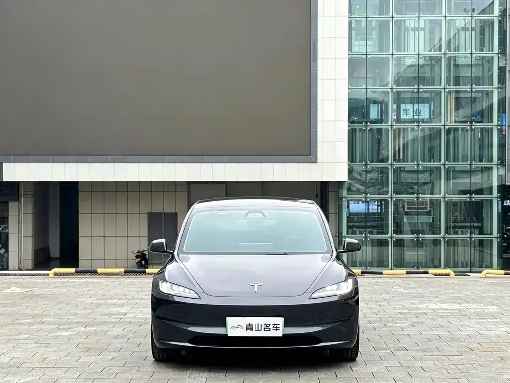 Tesla Model 3 — фото 9