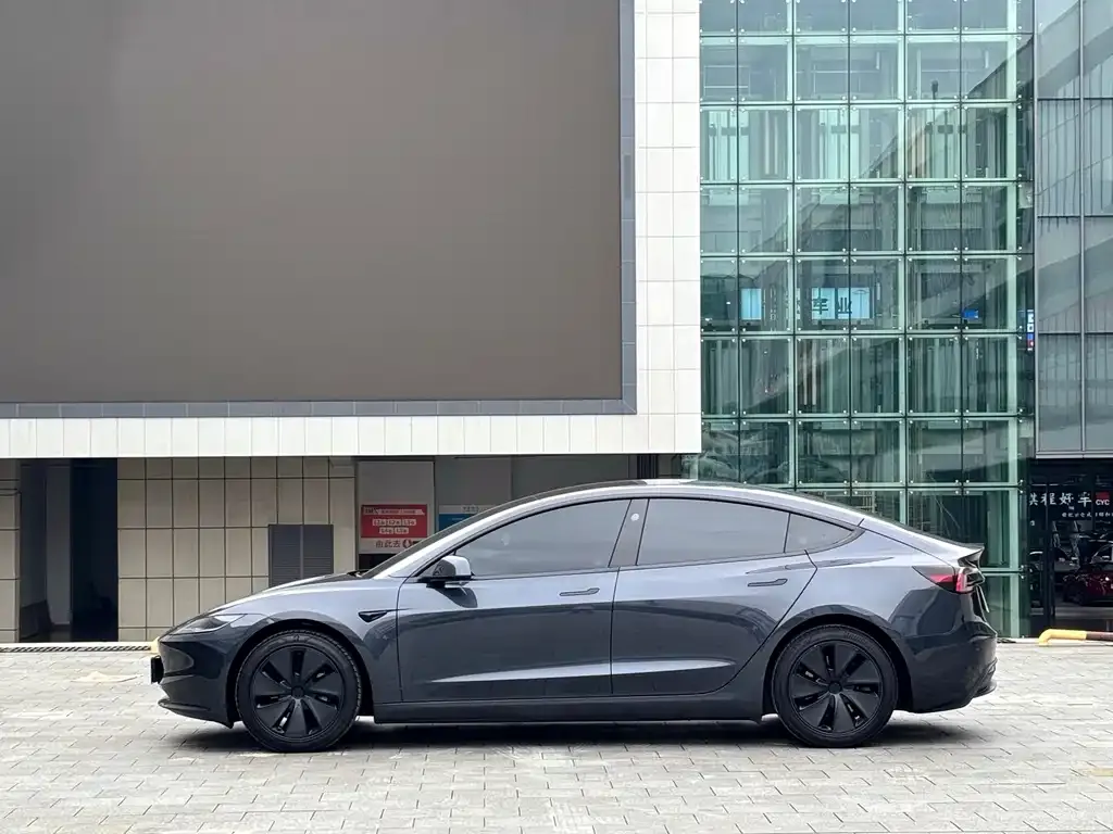 Tesla Model 3 — фото 7