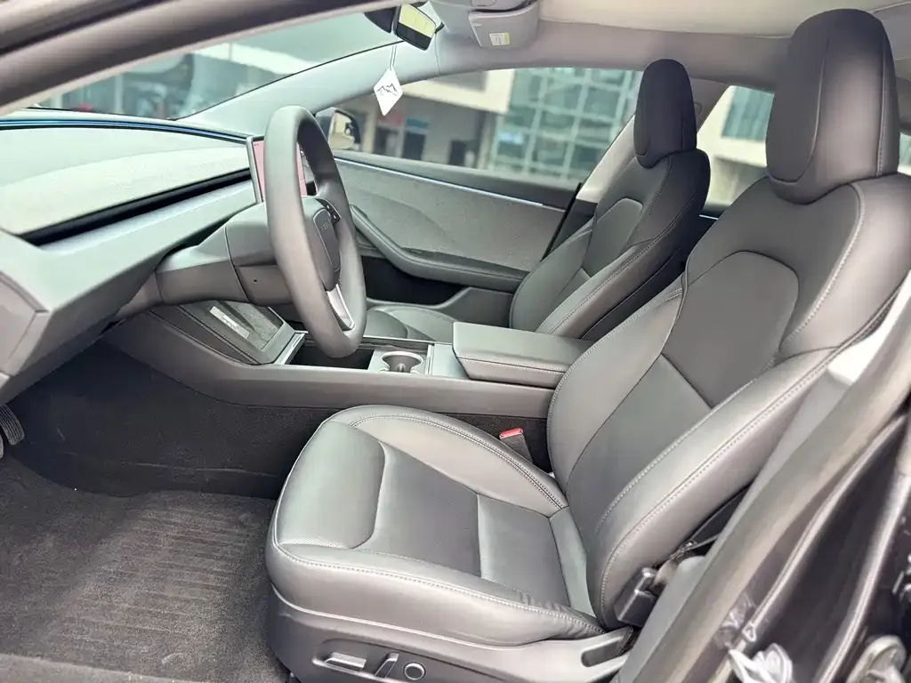 Tesla Model 3 — фото 10