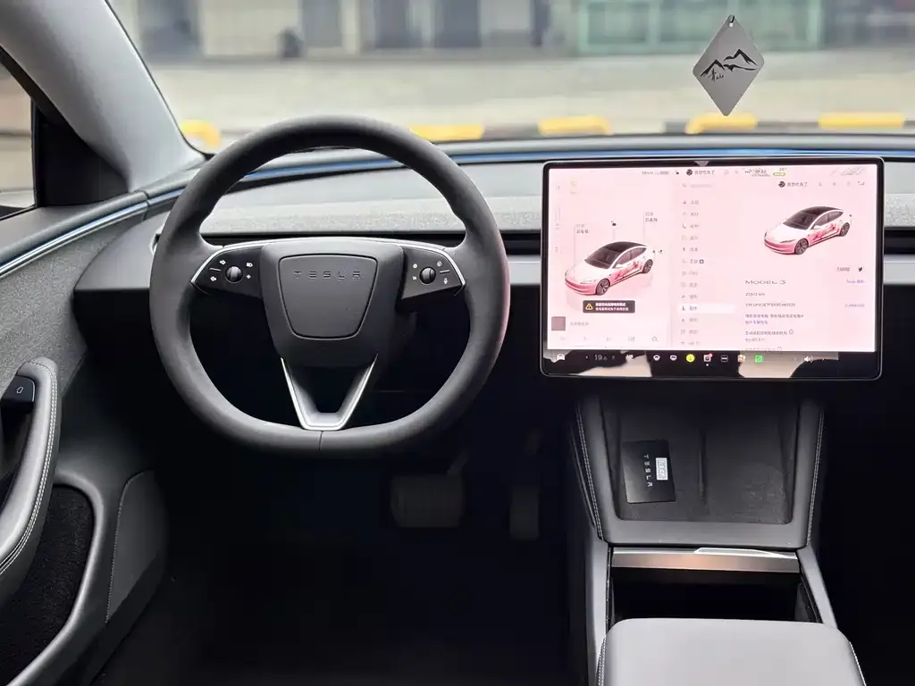 Tesla Model 3 — фото 3