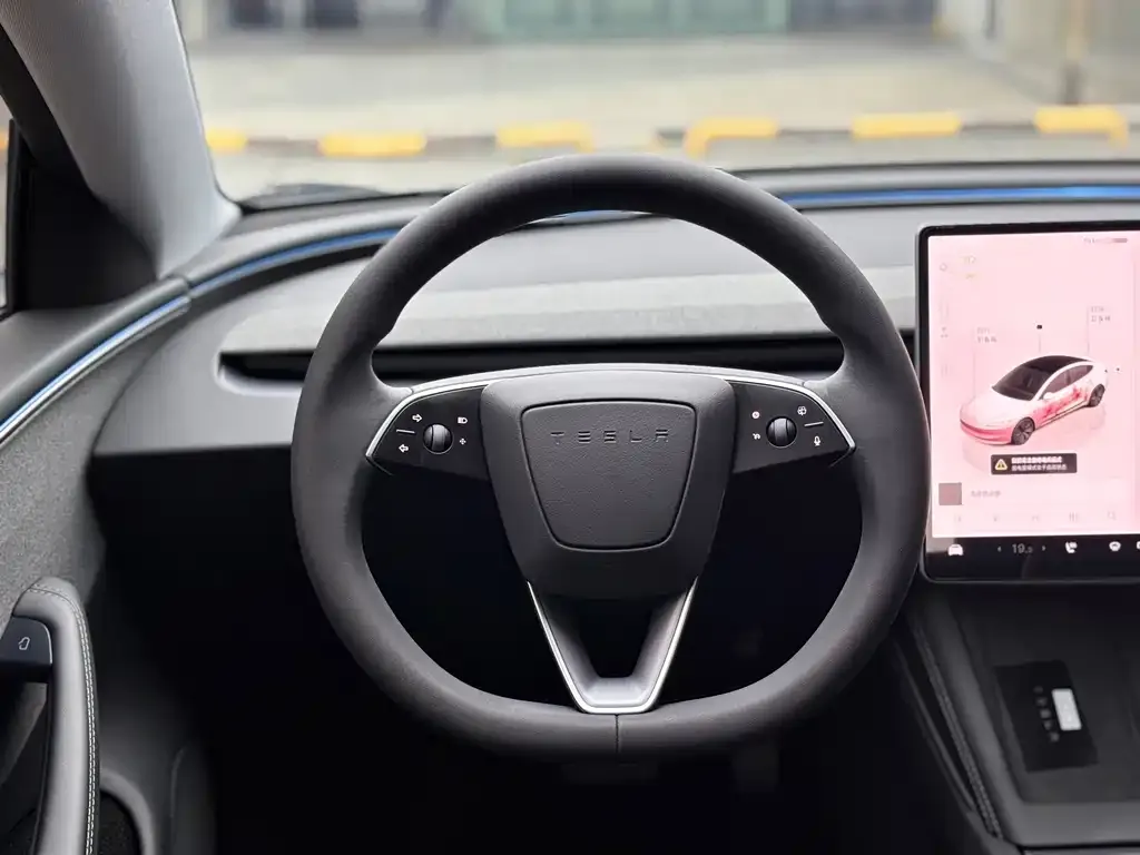 Tesla Model 3 — фото 2