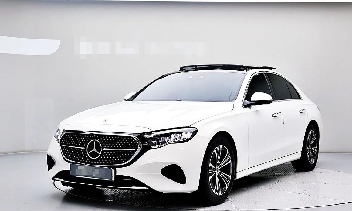 Mercedes-Benz E-Class — фото 1