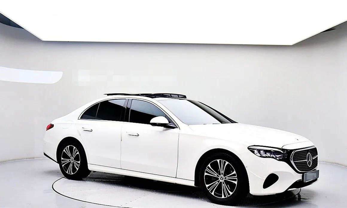 Mercedes-Benz E-Class — фото 2