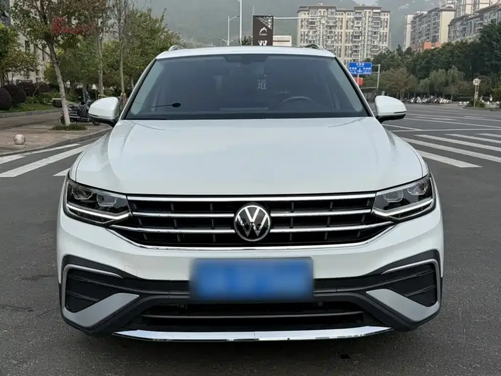 Volkswagen Tiguan L — фото 8