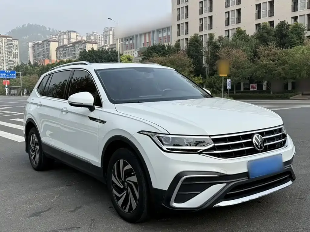 Volkswagen Tiguan L — фото 5