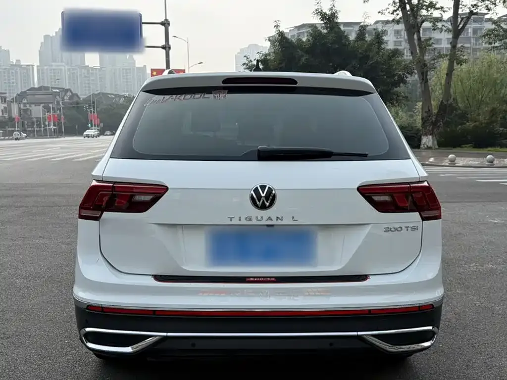 Volkswagen Tiguan L — фото 9