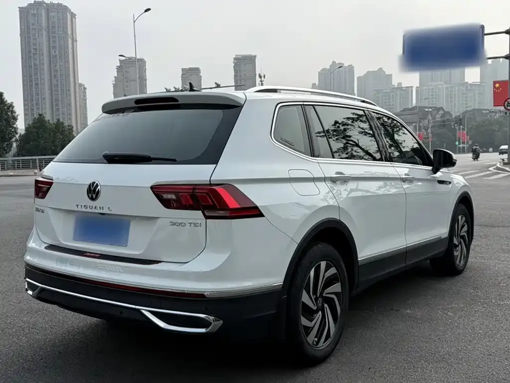Volkswagen Tiguan L — фото 6