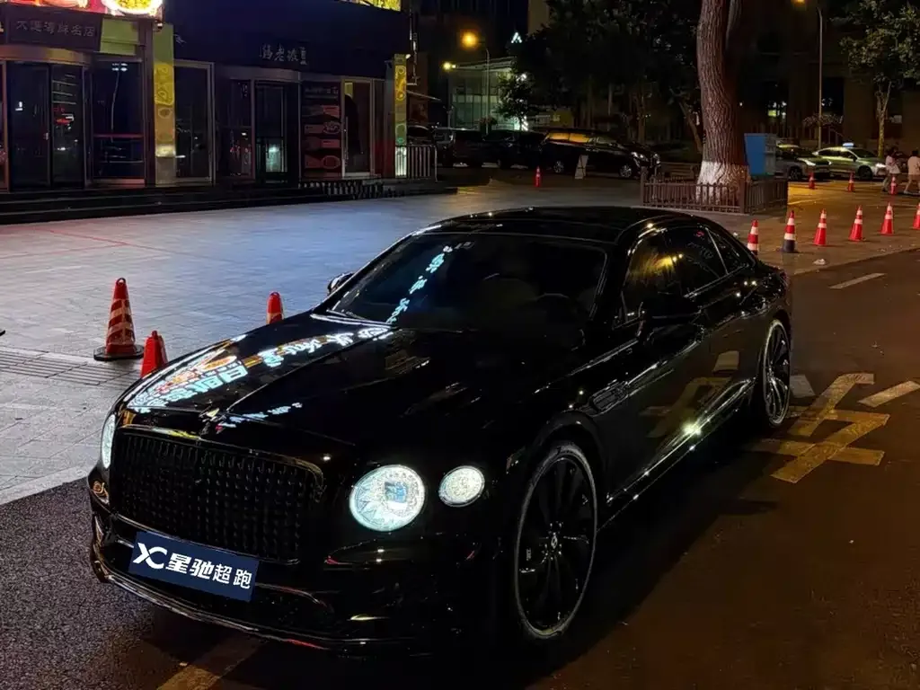 Bentley Flying Spur — фото 1