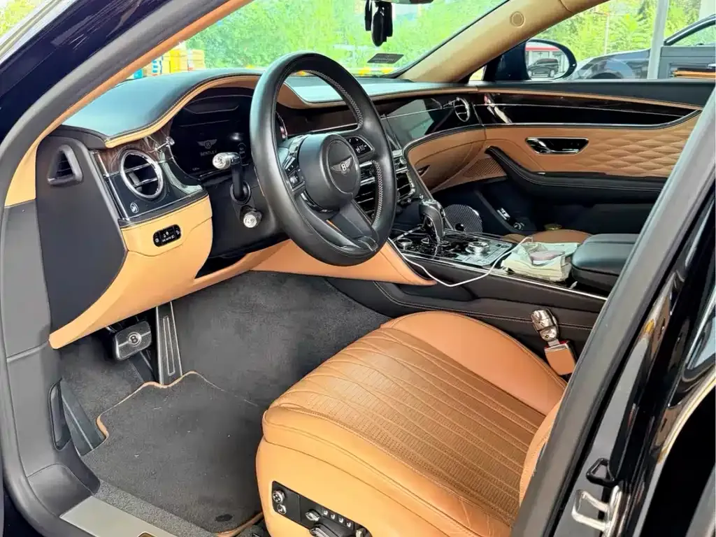 Bentley Flying Spur — фото 4
