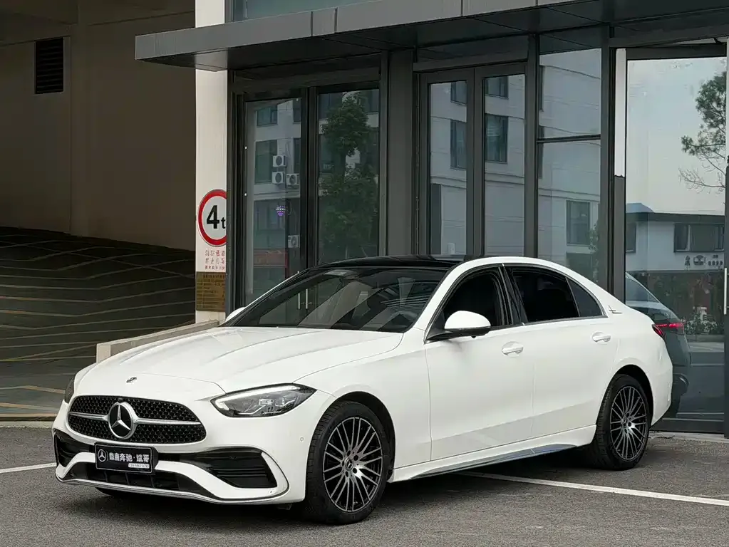 Mercedes-Benz C-Class — фото 1
