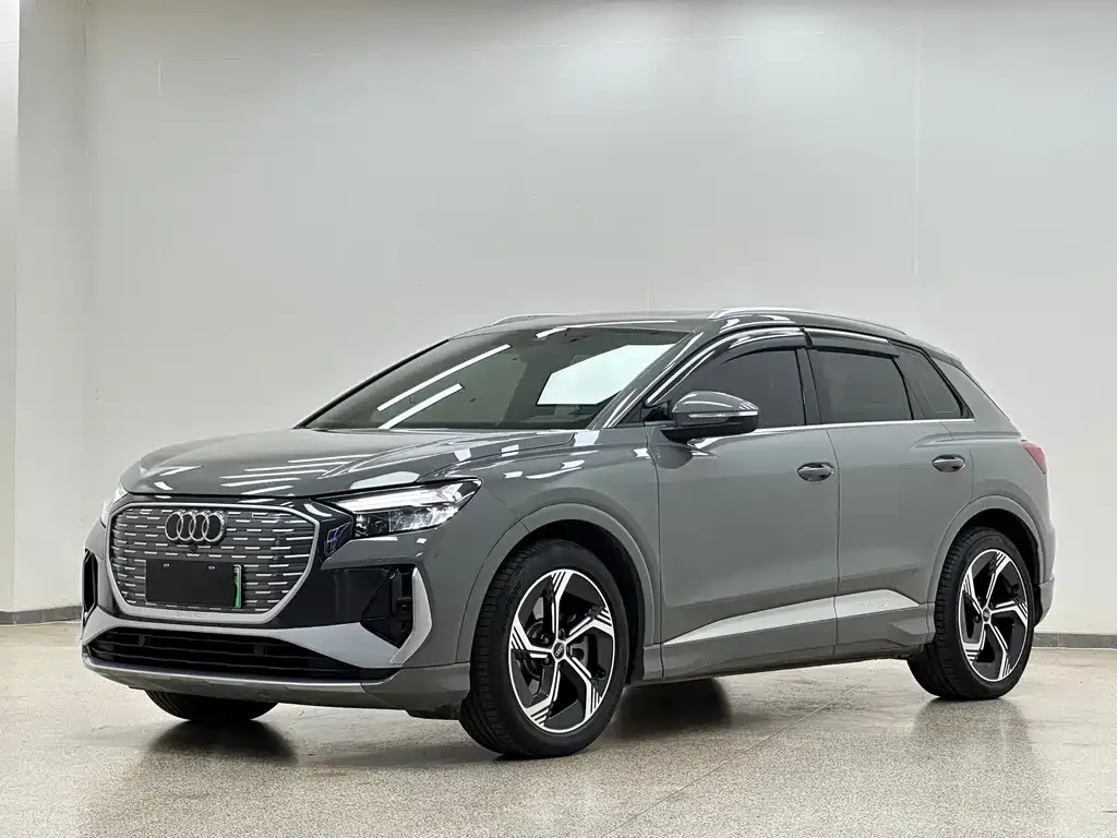 Audi Q4 e-tron — фото 1