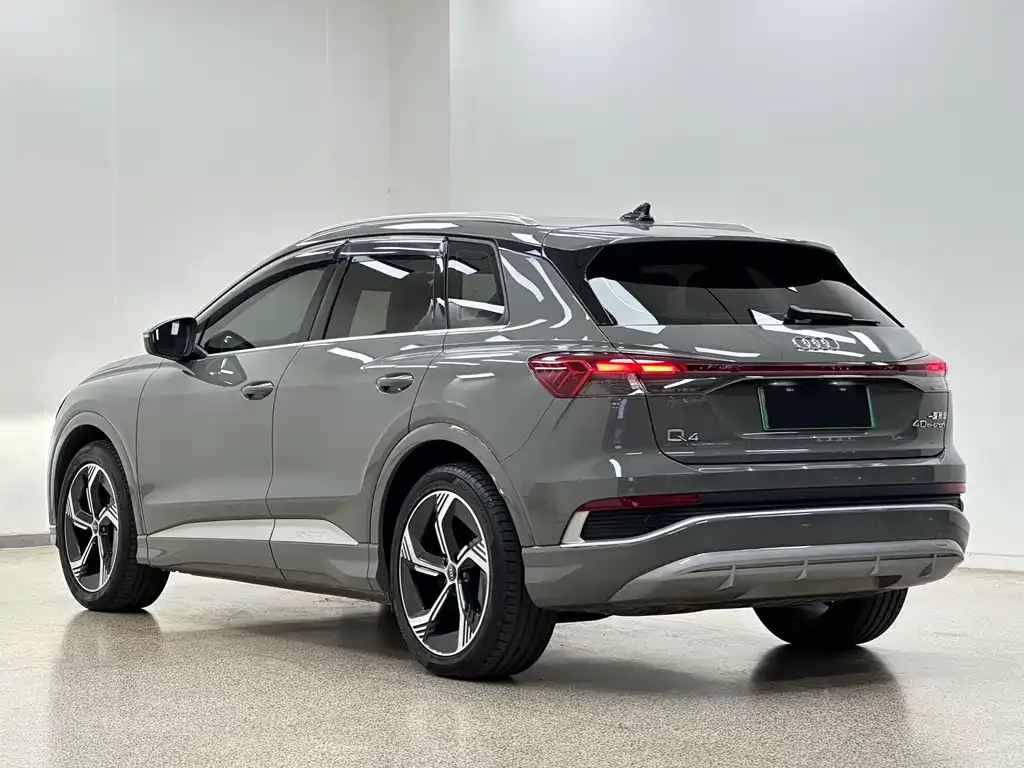 Audi Q4 e-tron — фото 7