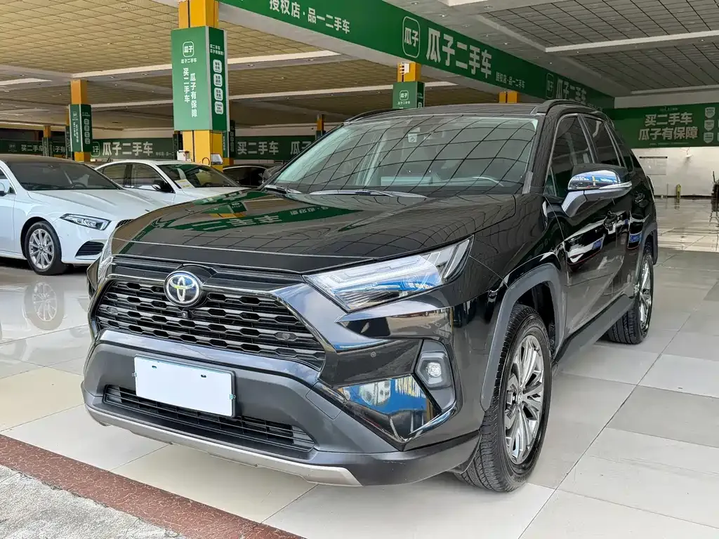Toyota RAV4 — фото 1