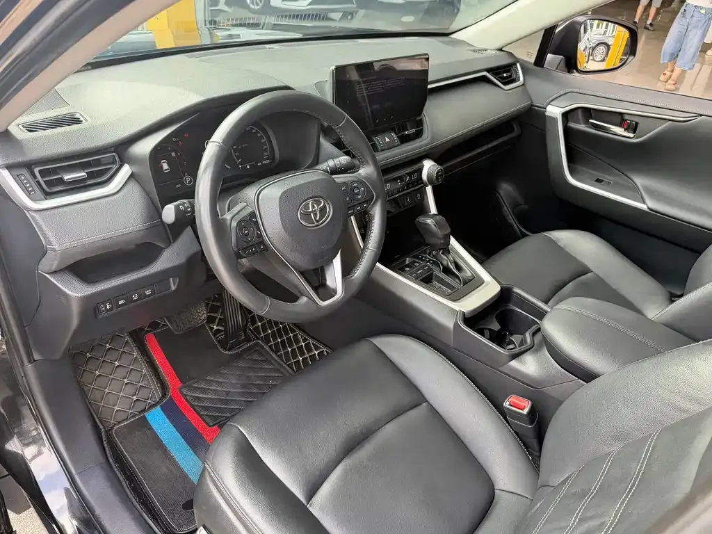 Toyota RAV4 — фото 4