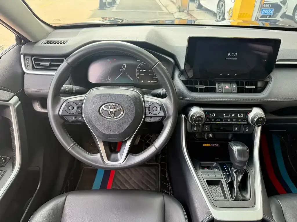 Toyota RAV4 — фото 10