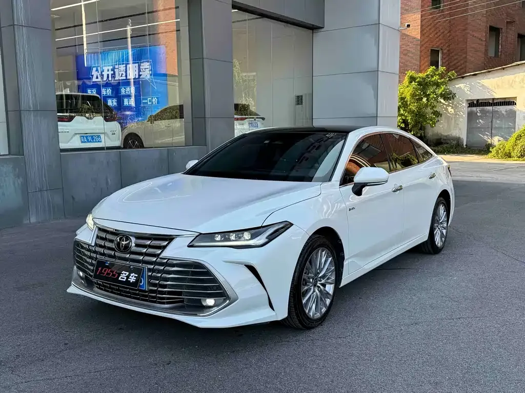 Toyota Avalon — фото 1