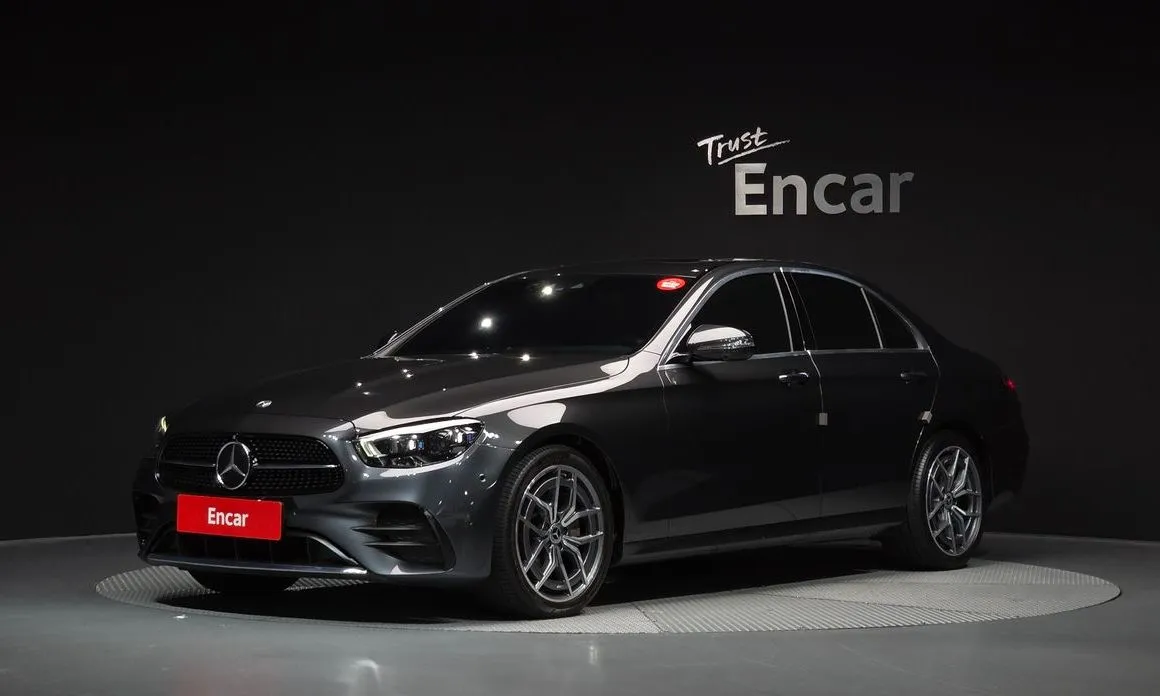 Mercedes-Benz E-Class — фото 1