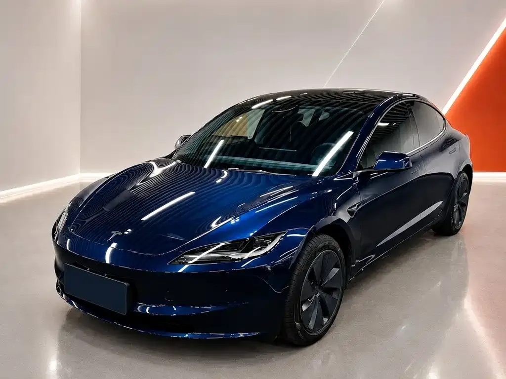 Tesla Model 3 — фото 1