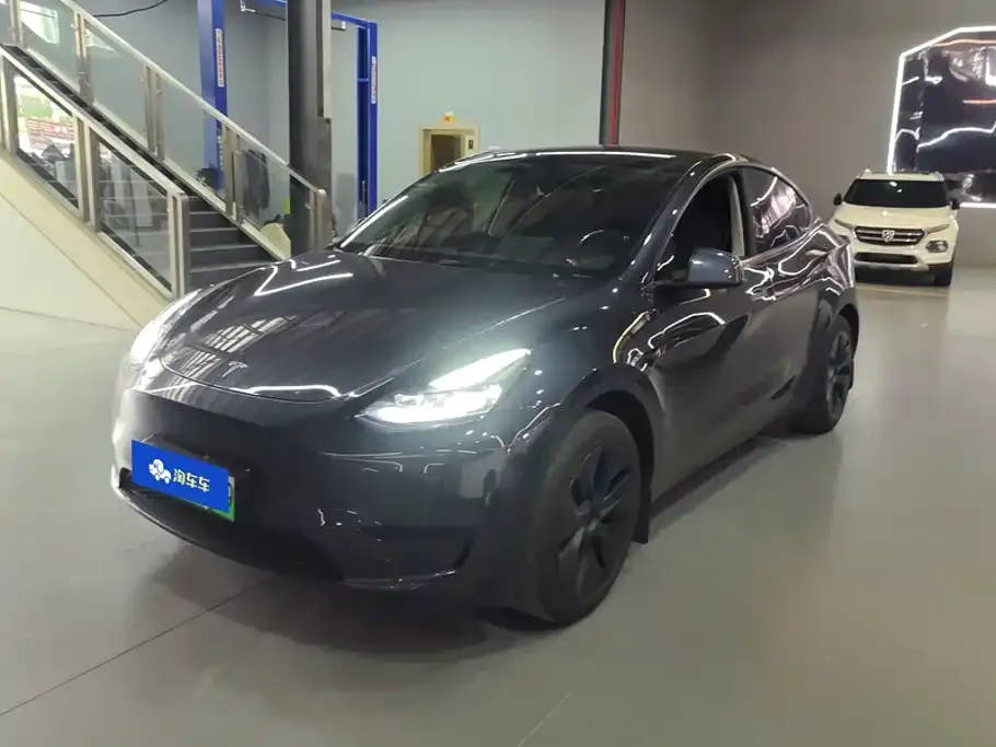 Tesla Model Y — фото 1