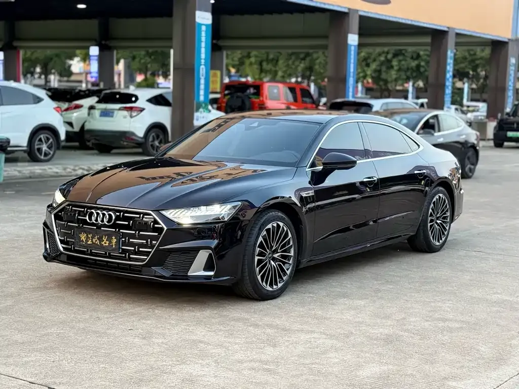 Audi A7L — фото 1