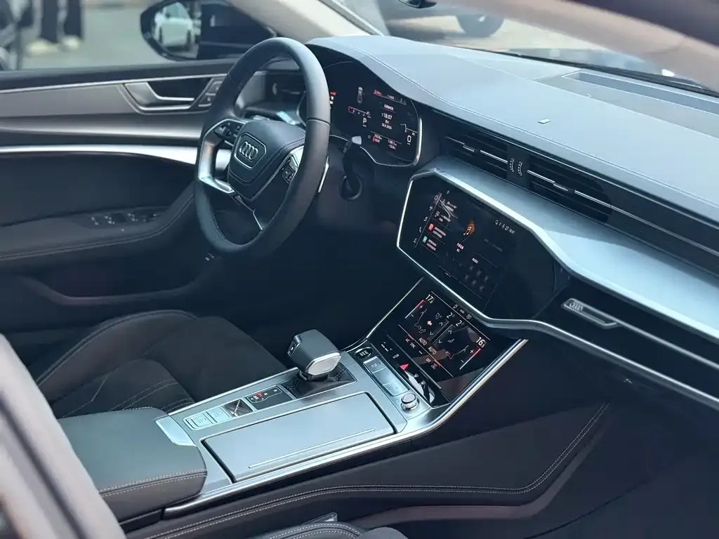 Audi A7L — фото 6