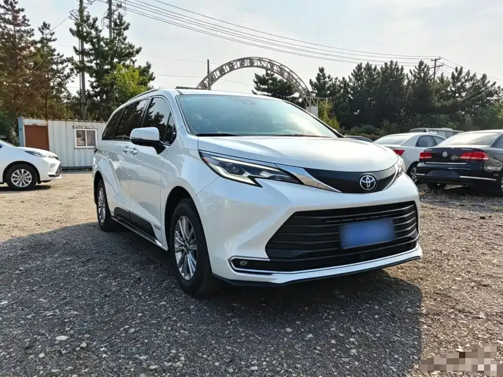 Toyota Sienna — фото 6