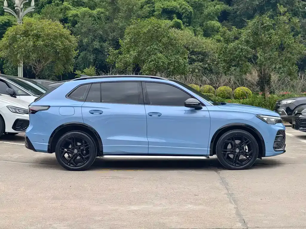 Volkswagen Tiguan L — фото 10