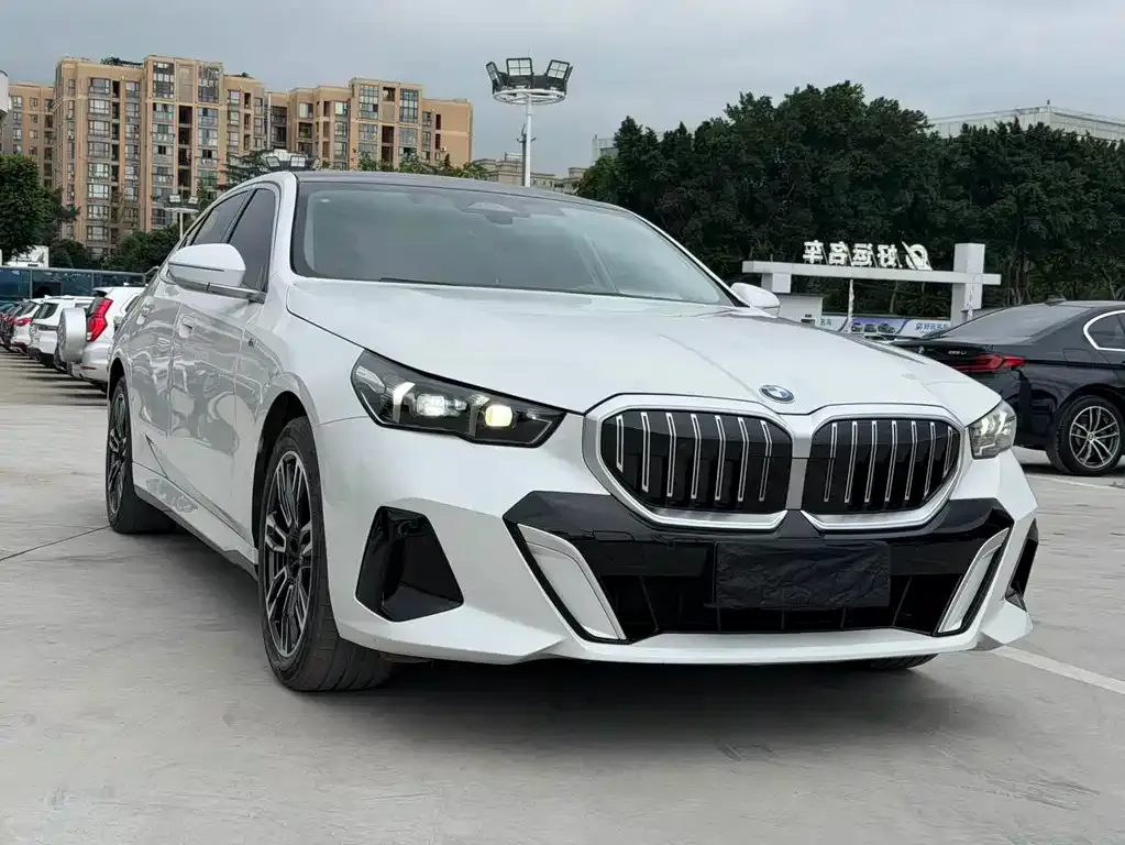 BMW 5 Series — фото 10