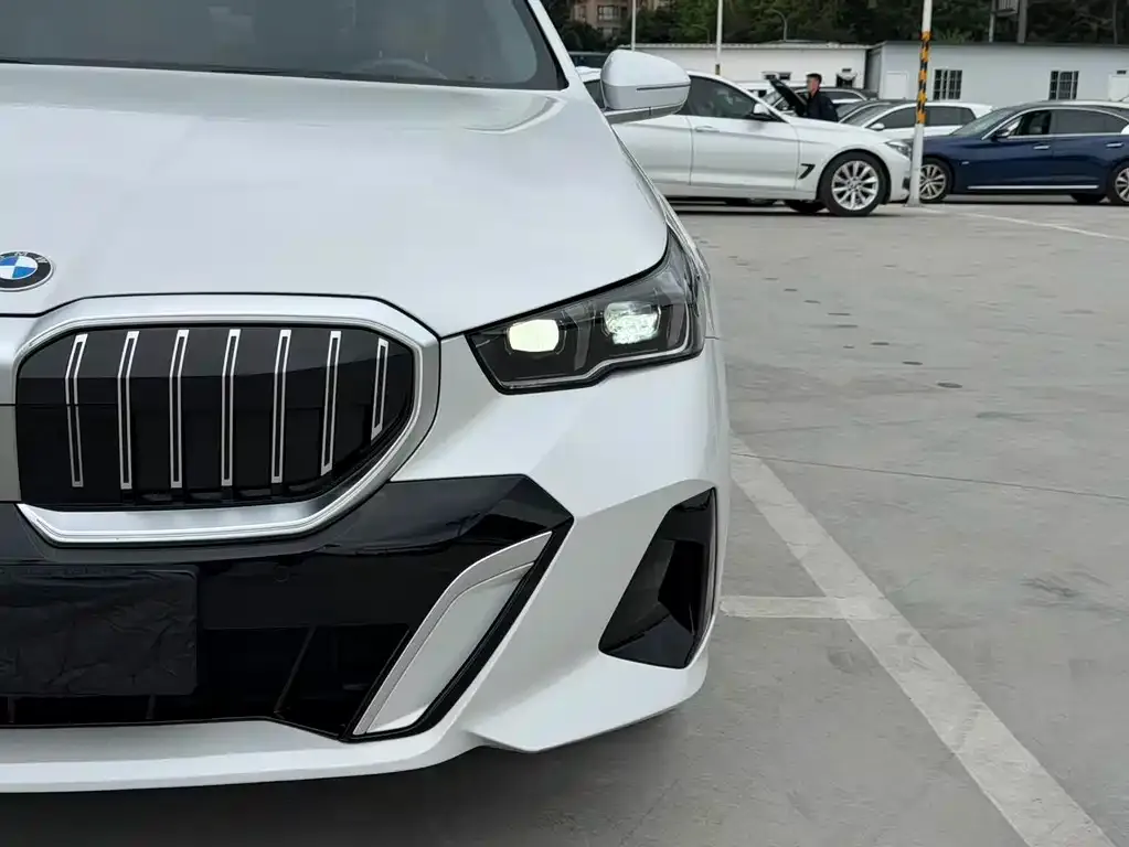 BMW 5 Series — фото 2