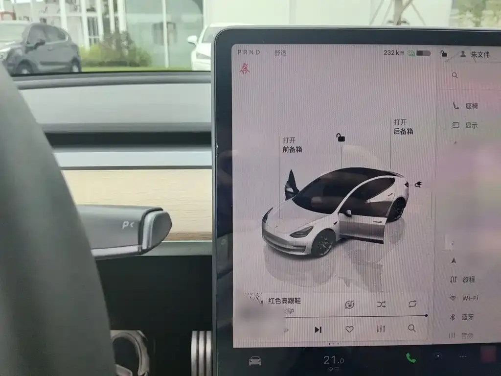 Tesla Model 3 — фото 10