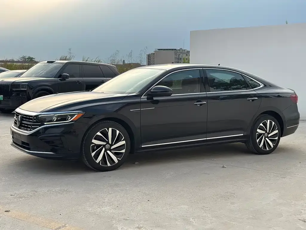 Volkswagen Passat — фото 1