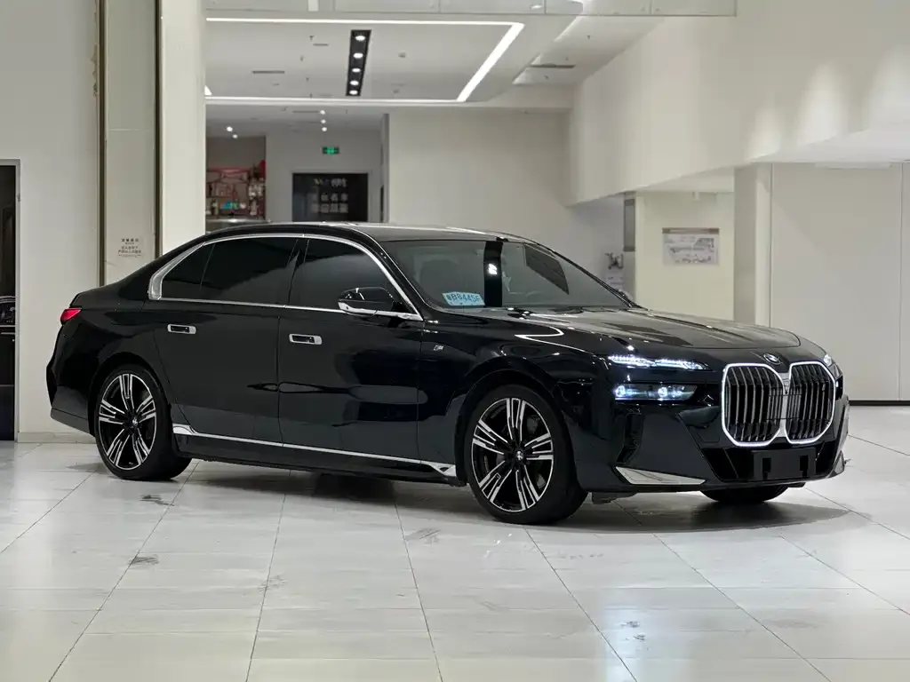 BMW i7 — фото 2