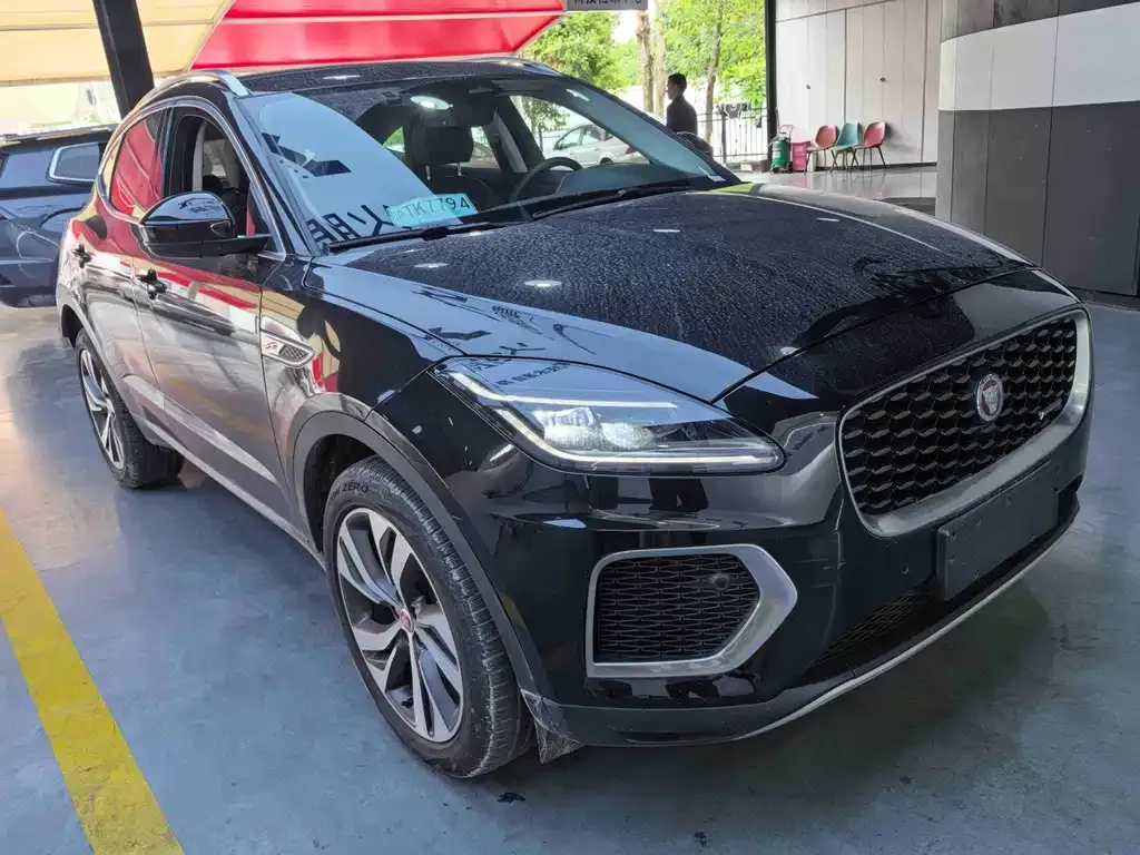 Jaguar E-PACE — фото 6