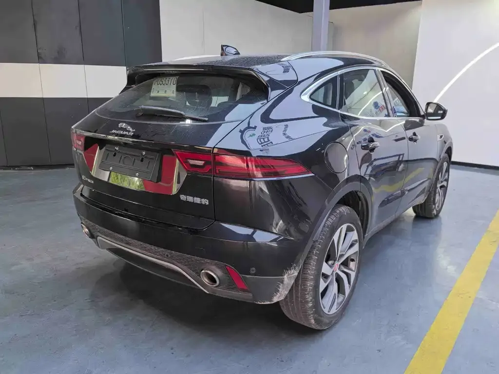 Jaguar E-PACE — фото 3