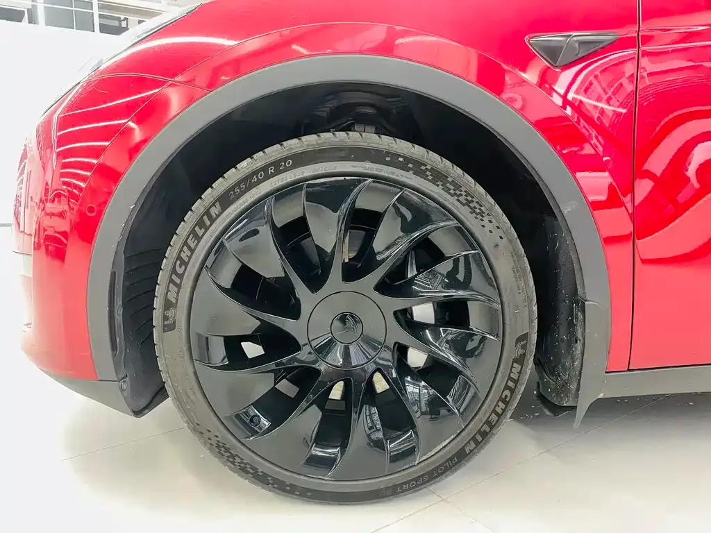 Tesla Model Y — фото 7