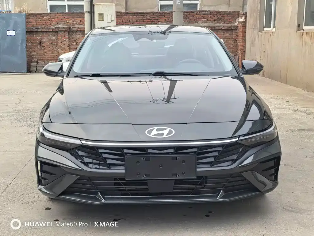 Hyundai Elantra — фото 2