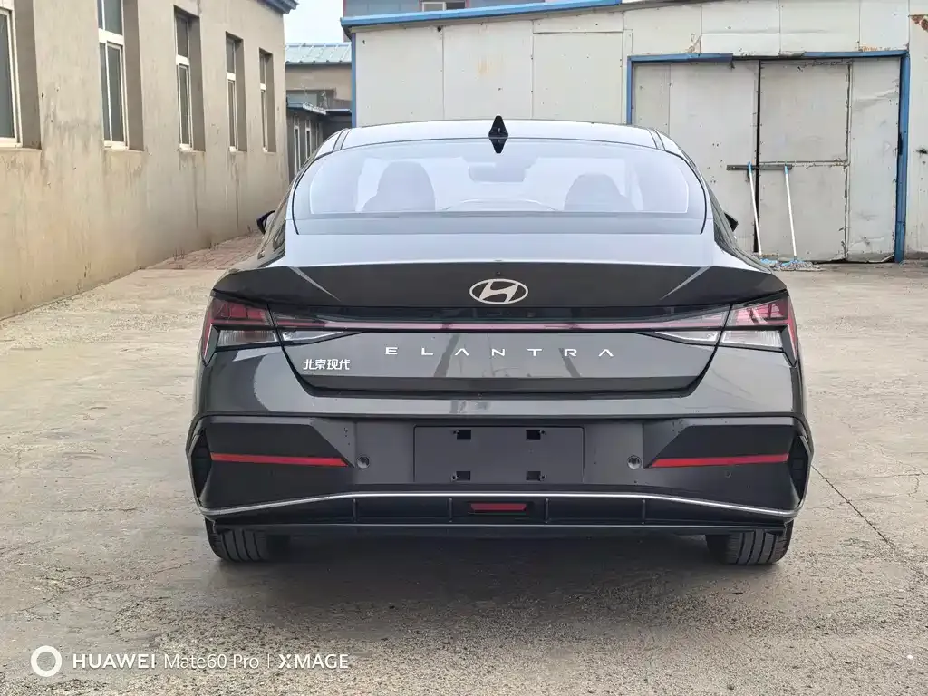 Hyundai Elantra — фото 6