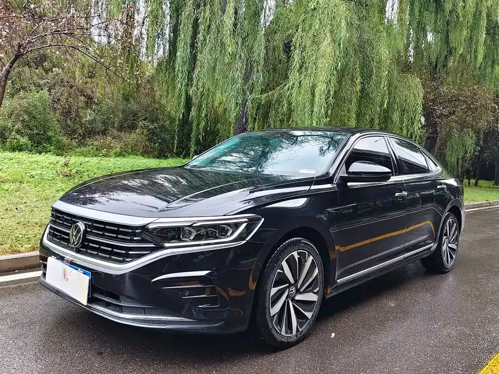 Volkswagen Passat — фото 1