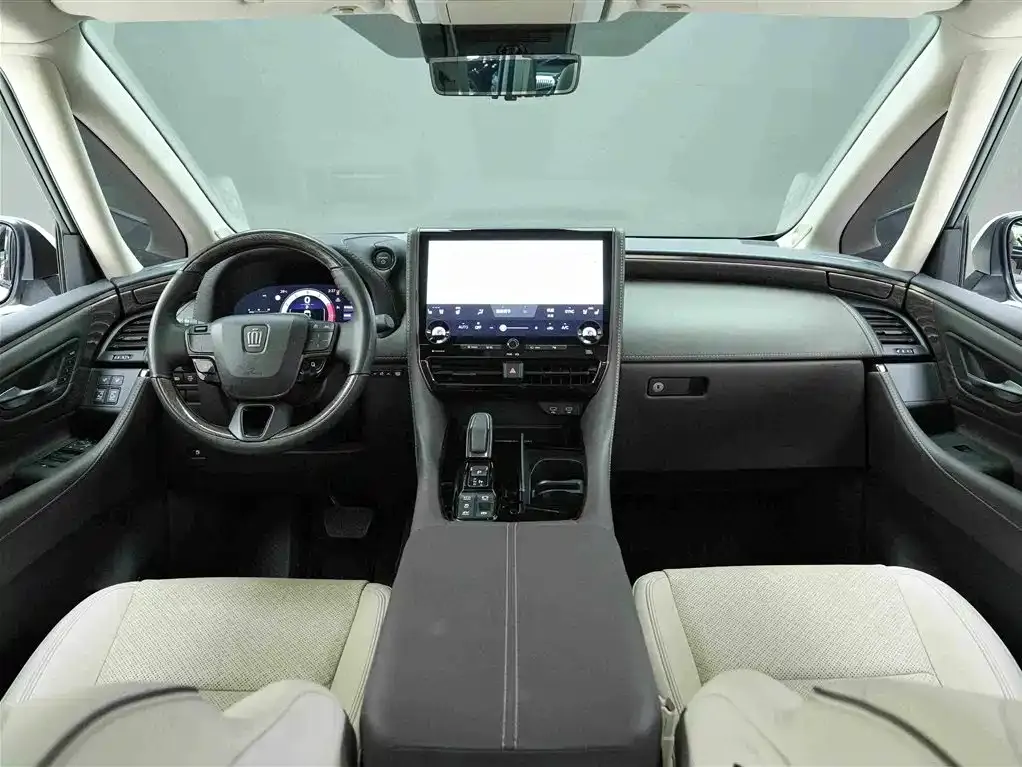 Toyota Vellfire — фото 3