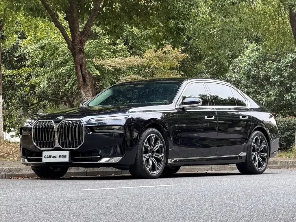 BMW 7 Series — фото 1