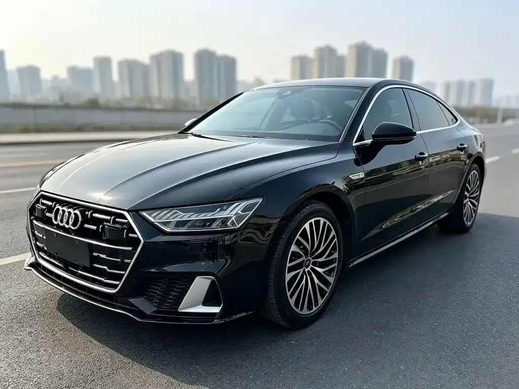 Audi A7L — фото 1